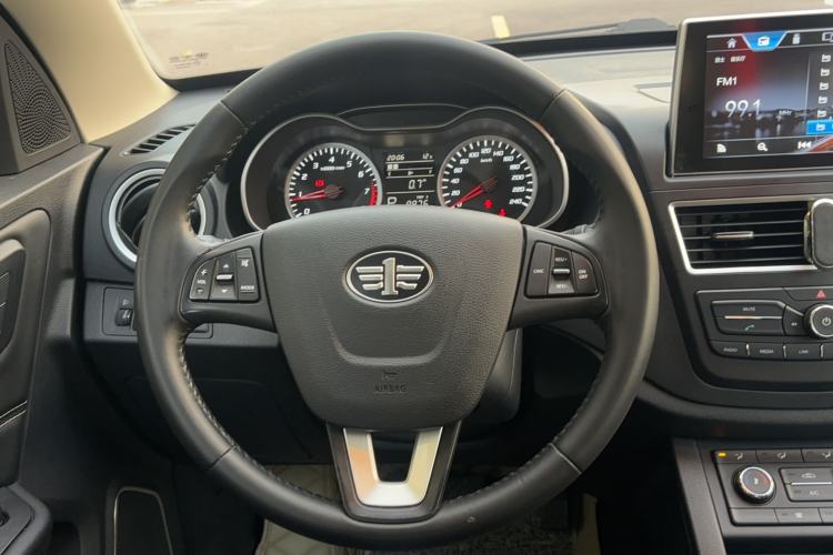 Used Bestune X40 2018 Internet Celebrity Edition 1.6L Automatic Luxury Version Steering Wheel