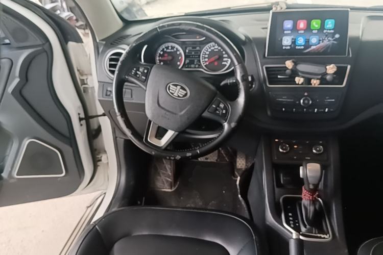 Used Bestune X40 2018 Internet Celebrity Edition 1.6L Automatic Luxury Version Steering Wheel
