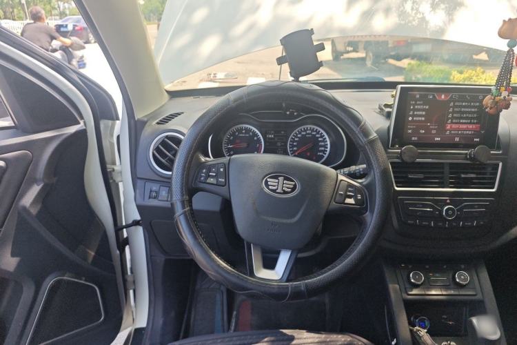 Used Bestune X40 2018 Internet Celebrity Edition 1.6L Manual Luxury Version Steering Wheel
