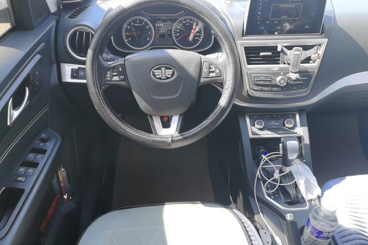 Used Bestune X40 2018 Internet Celebrity Edition 1.6L Automatic Luxury Version Steering Wheel