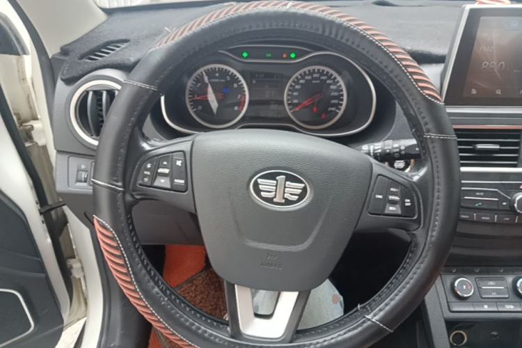 Used Bestune X40 2018 Internet Celebrity Edition 1.6L Manual Luxury Version Steering Wheel