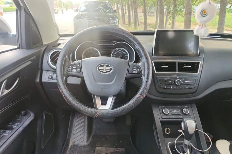 Used Bestune X40 2018 Internet Celebrity Edition 1.6L Automatic Luxury Version Steering Wheel