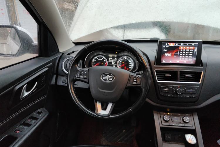 Used Bestune X40 2018 Internet Celebrity Edition 1.6L Manual Luxury Version Steering Wheel