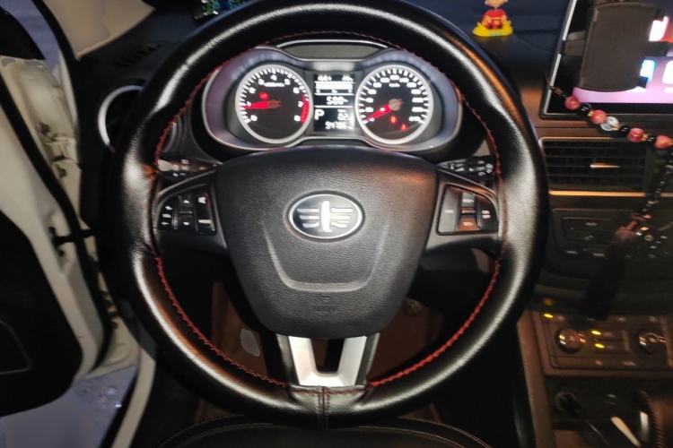Used Bestune X40 2018 Internet Celebrity Edition 1.6L Automatic Luxury Version Steering Wheel