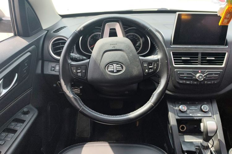 Used Bestune X40 2018 Internet Celebrity Edition 1.6L Automatic Luxury Version Steering Wheel