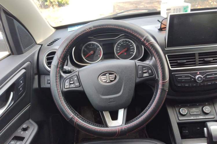 Used Bestune X40 2018 Internet Celebrity Edition 1.6L Automatic Luxury Version Steering Wheel