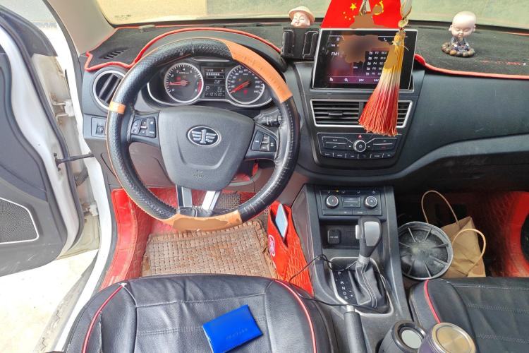 Used Bestune X40 2018 Internet Celebrity Edition 1.6L Automatic Luxury Version Steering Wheel