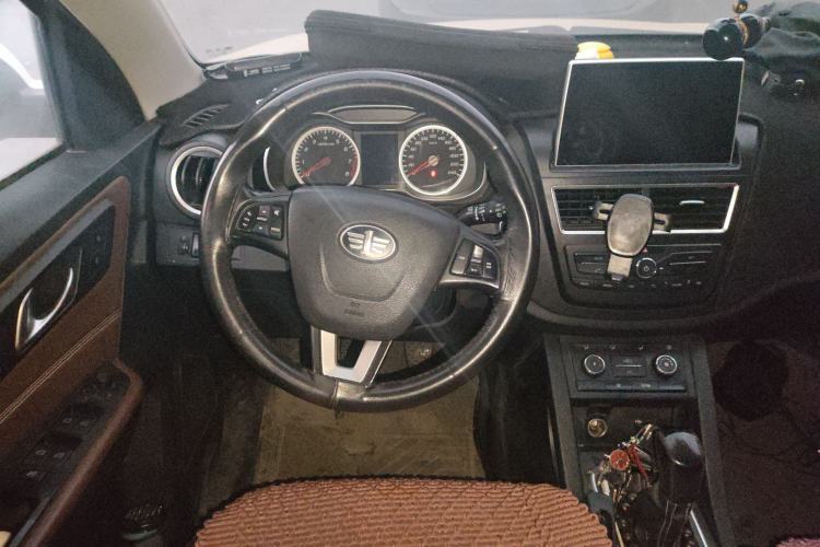 Used Bestune X40 2018 Internet Celebrity Edition 1.6L Manual Luxury Version Steering Wheel