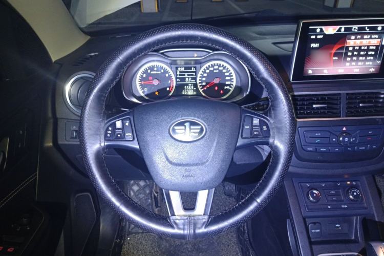 Used Bestune X40 2018 Internet Celebrity Edition 1.6L Manual Luxury Version Steering Wheel