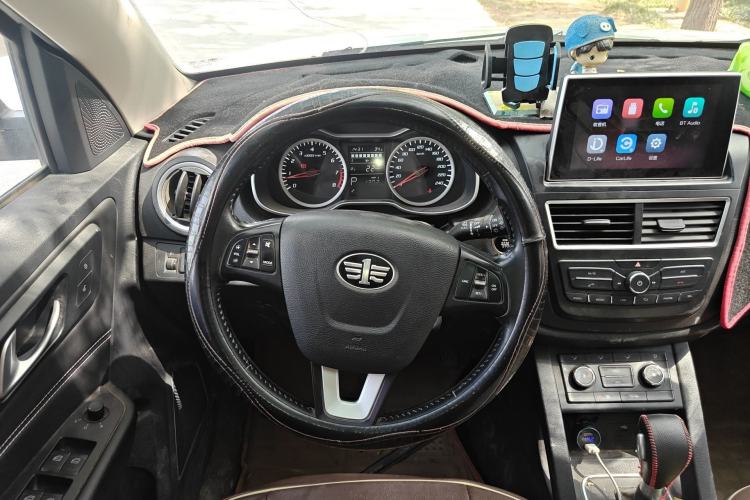 Used Bestune X40 2018 Internet Celebrity Edition 1.6L Automatic Luxury Version Steering Wheel