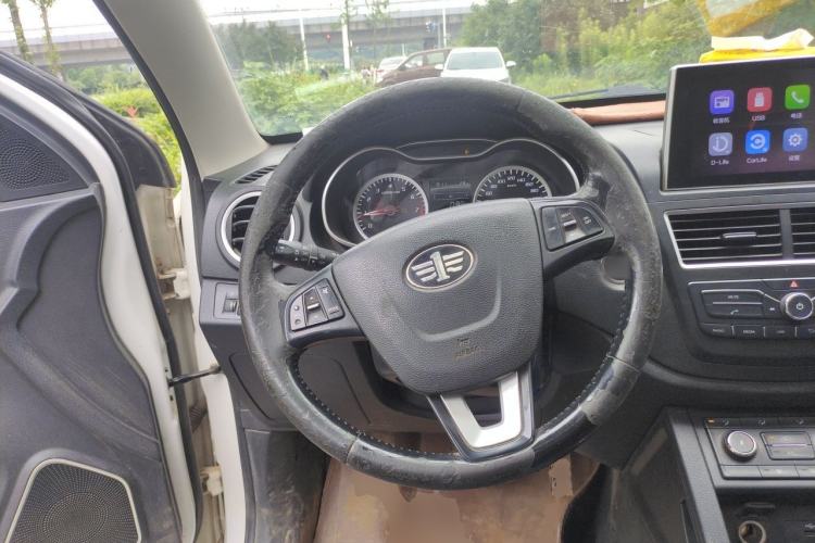 Used Bestune X40 2018 Internet Celebrity Edition 1.6L Automatic Luxury Version Steering Wheel
