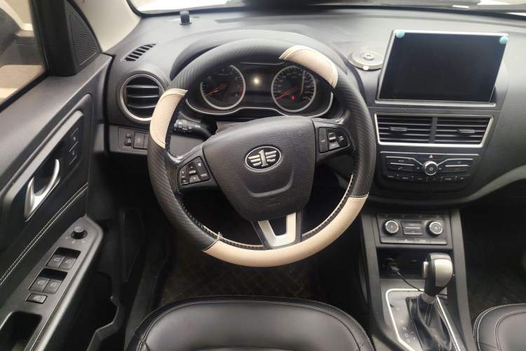 Used Bestune X40 2018 Internet Celebrity Edition 1.6L Automatic Luxury Version Steering Wheel