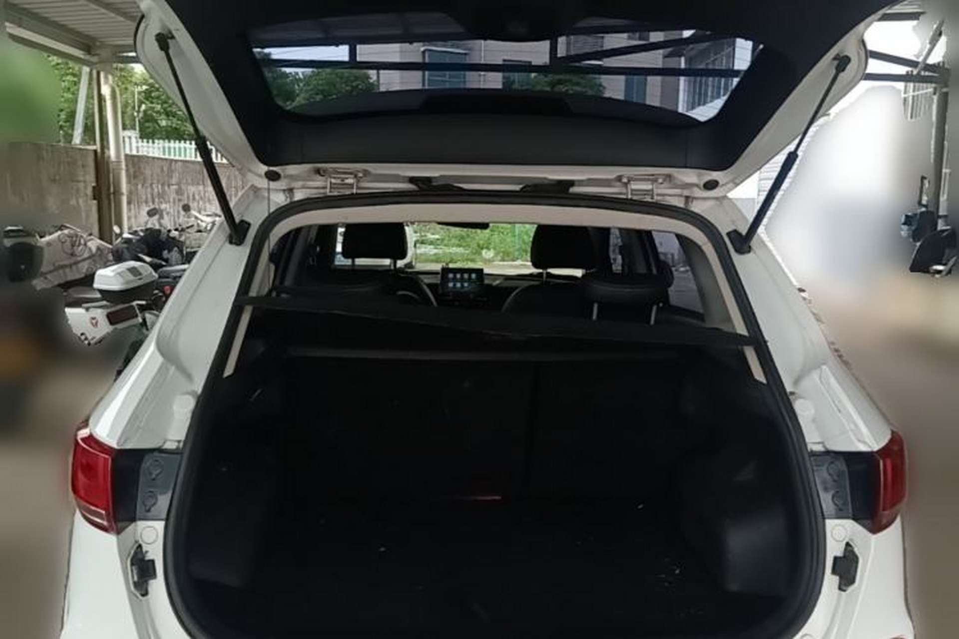 Used Bestune X40 2018 Internet Celebrity Edition 1.6L Automatic Luxury Version Trunk