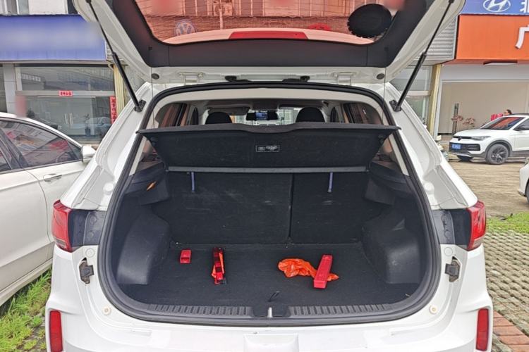 Used Bestune X40 2018 Internet Celebrity Edition 1.6L Manual Comfort Version Trunk