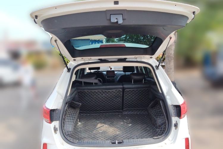 Used Bestune X40 2018 Internet Celebrity Edition 1.6L Automatic Luxury Version Trunk