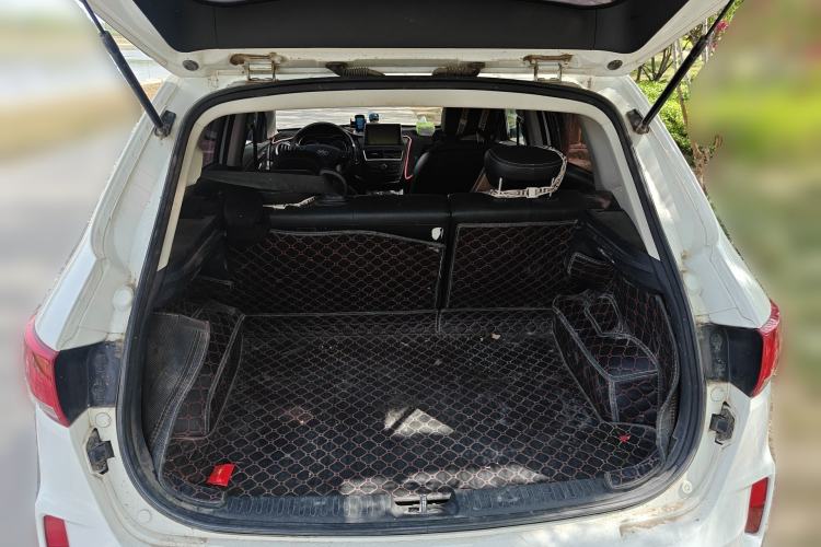 Used Bestune X40 2018 Internet Celebrity Edition 1.6L Automatic Luxury Version Trunk