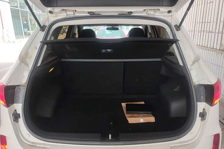Used Bestune X40 2018 Internet Celebrity Edition 1.6L Manual Comfort Version Trunk