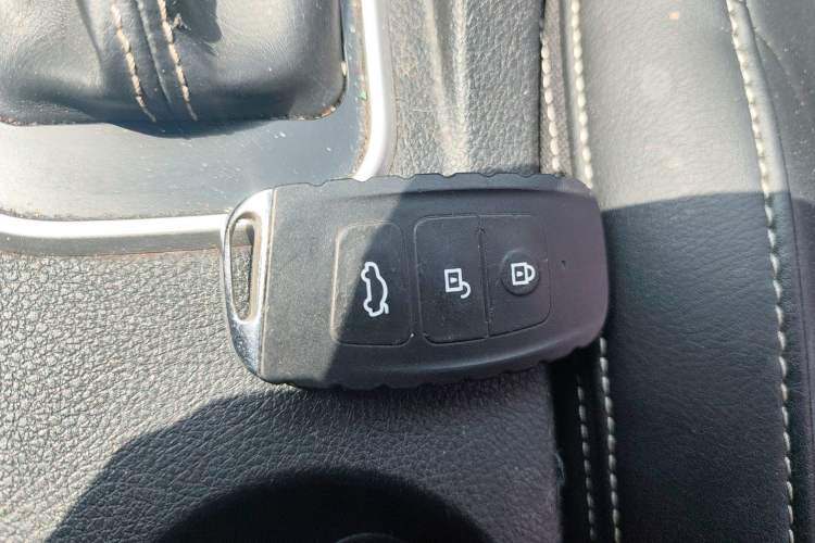 Used Bestune X40 2018 Internet Celebrity Edition 1.6L Automatic Luxury Version Vehicle Key