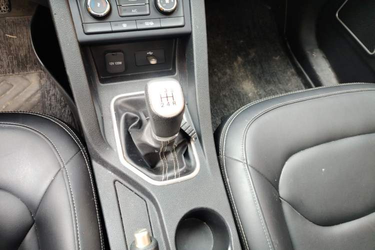 Used Bestune X40 2018 Internet Celebrity Edition 1.6L Manual Luxury Version Gear Lever