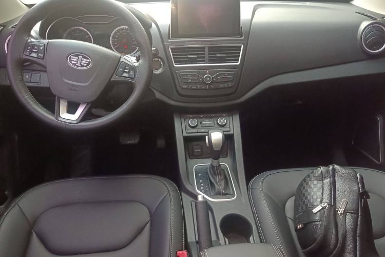 Used Bestune X40 2018 Internet Celebrity Edition 1.6L Automatic Luxury Version Interior 2