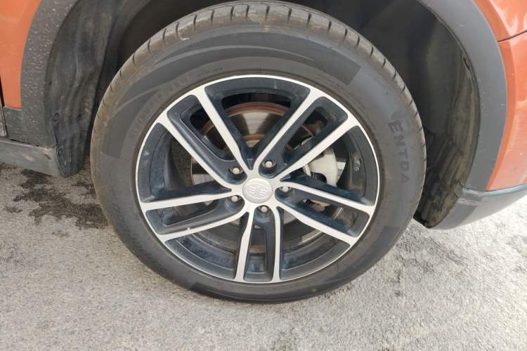 Used Bestune X40 2018 Internet Celebrity Edition 1.6L Manual Luxury Version Right Front Wheel Hub