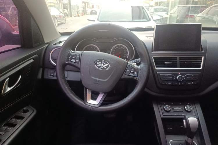 Used Bestune X40 2018 Internet Celebrity Edition 1.6L Automatic Luxury Version Steering Wheel