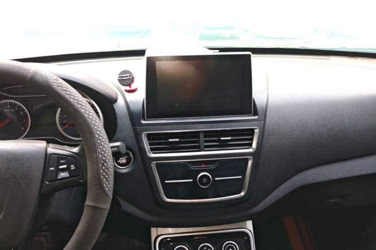 Used Bestune X40 2019 1.6L Automatic Luxury Version China V Emission Standard Audio And AC Panel