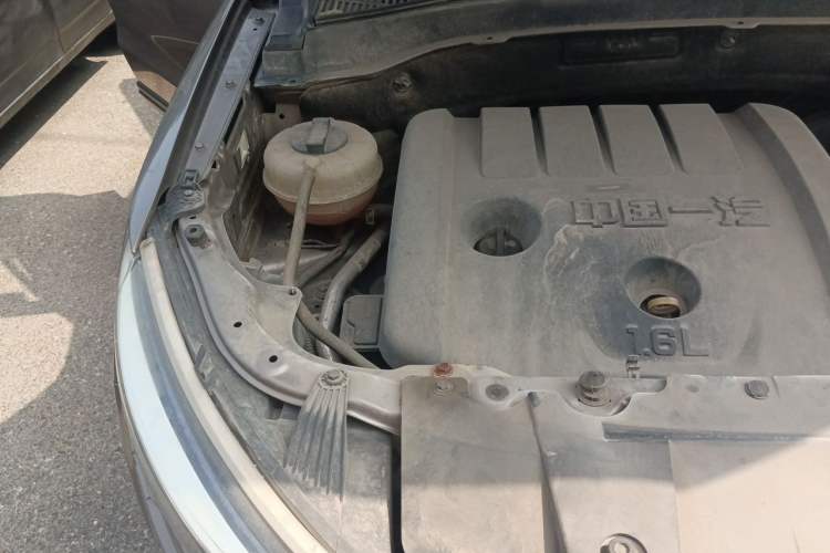 Used Bestune X40 2019 1.6L Automatic Luxury Version China V Emission Standard Engine Bay Right