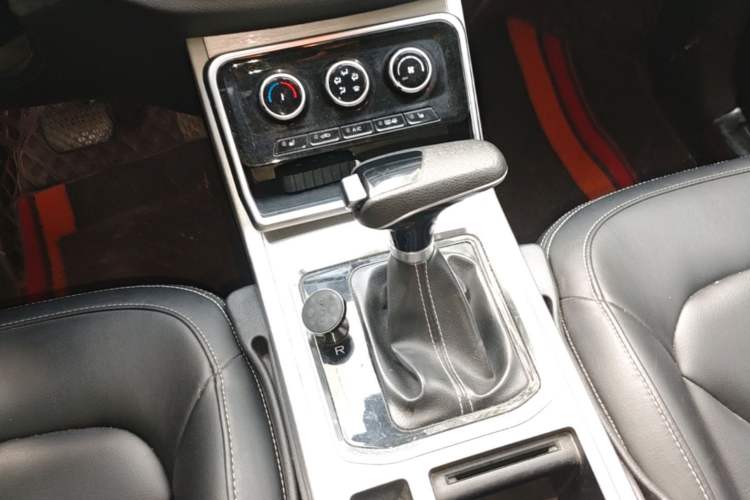 Used Bestune X40 2019 1.6L Automatic Luxury Version China V Emission Standard Gear Lever