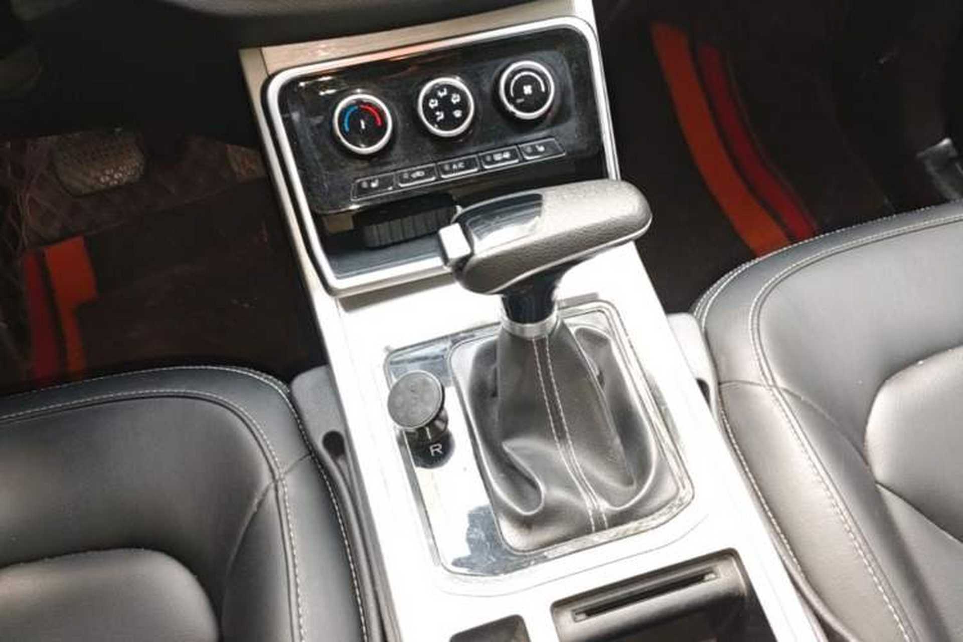 Used Bestune X40 2019 1.6L Automatic Luxury Version China V Emission Standard Gear Lever