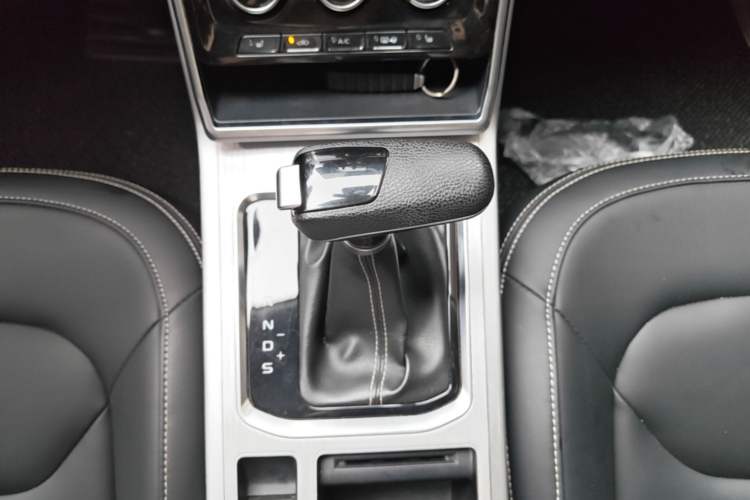 Used Bestune X40 2019 1.6L Automatic Luxury Edition China VI Gear Lever
