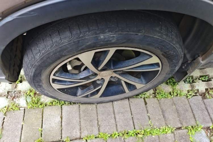 Used Bestune X40 2019 1.6L Automatic Luxury Version China V Emission Standard Left Front Wheel Hub