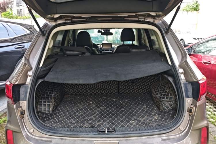 Used Bestune X40 2019 1.6L Automatic Luxury Version China V Emission Standard Trunk