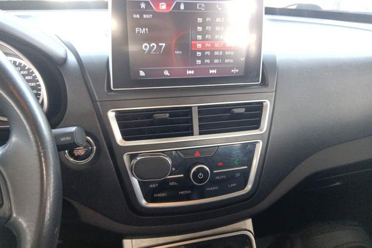 Used Bestune X40 2019 1.6L Automatic Luxury Edition China VI Audio And AC Panel