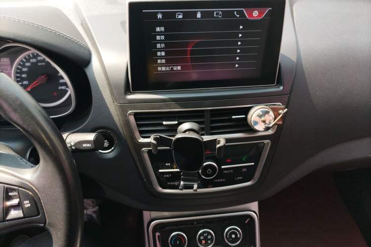 Used Bestune X40 2019 1.6L Automatic Luxury Version China V Emission Standard Audio And AC Panel