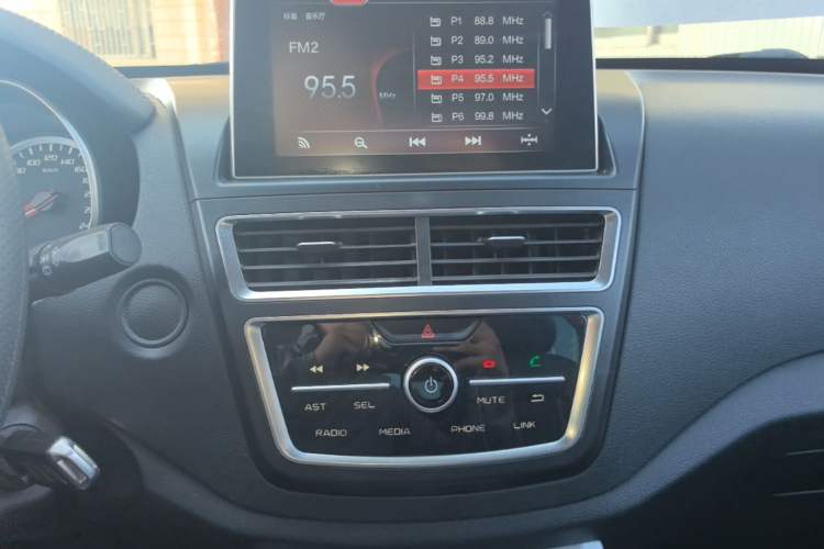 Used Bestune X40 2019 1.6L Manual Comfort Version China V Emission Standard Audio And AC Panel