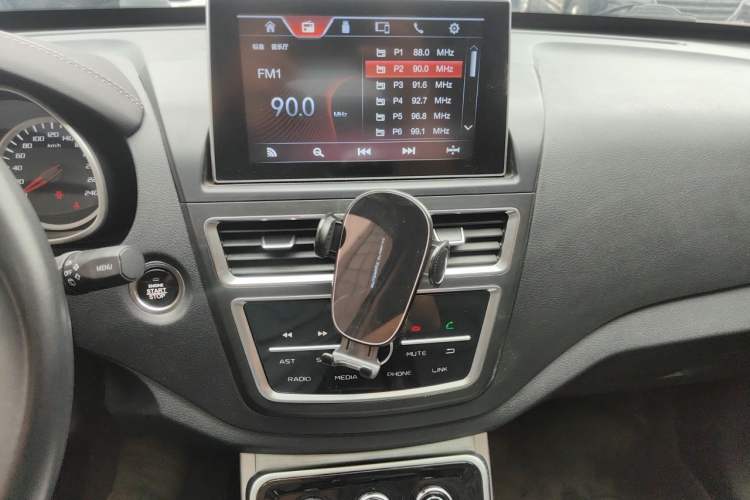 Used Bestune X40 2019 1.6L Automatic Luxury Version China V Emission Standard Audio And AC Panel