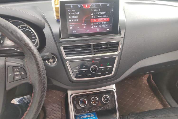 Used Bestune X40 2019 1.6L Automatic Luxury Version China V Emission Standard Audio And AC Panel