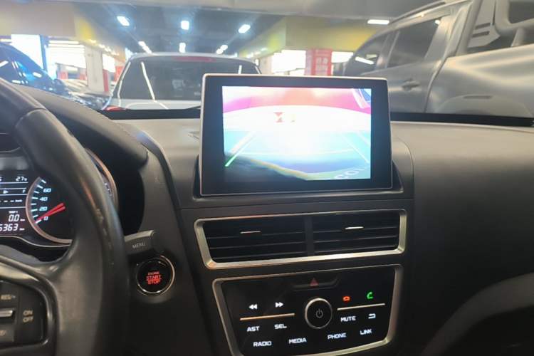 Used Bestune X40 2019 1.6L Automatic Luxury Version China V Emission Standard Audio And AC Panel