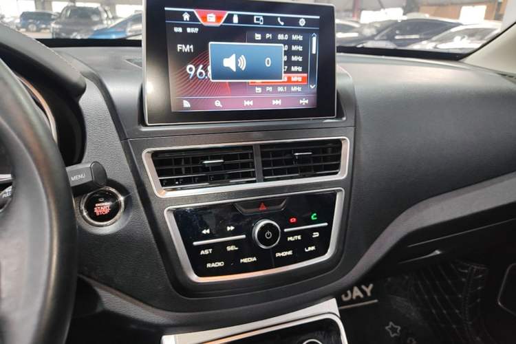 Used Bestune X40 2019 1.6L Automatic Luxury Edition China VI Audio And AC Panel