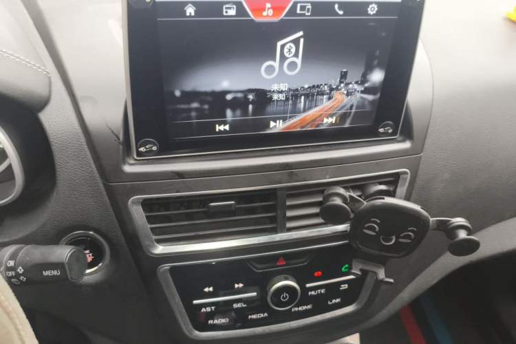 Used Bestune X40 2019 1.6L Automatic Luxury Edition China VI Audio And AC Panel