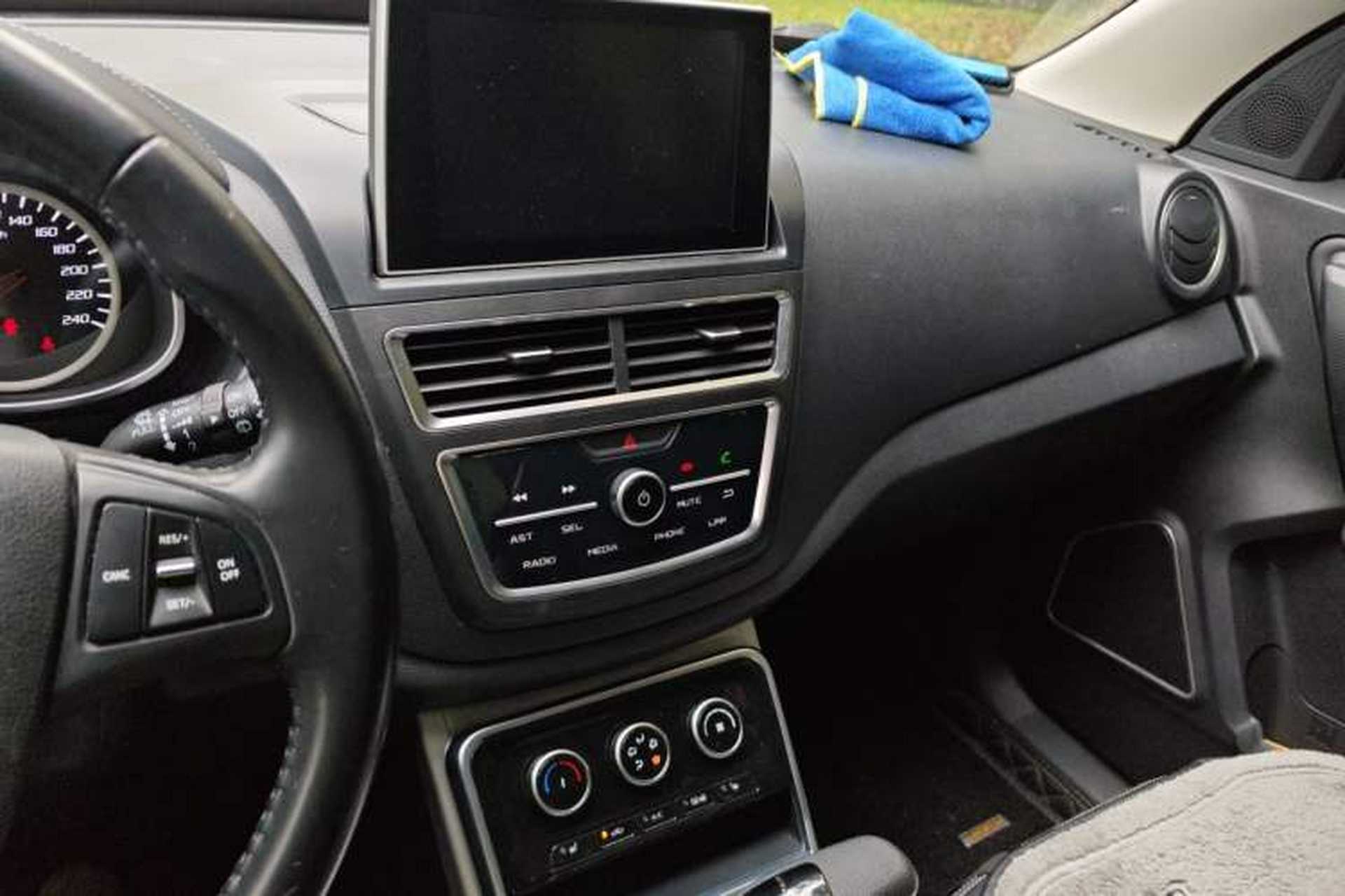 Used Bestune X40 2019 1.6L Automatic Connected Smart Cool Version China V Emission Standard Audio And AC Panel