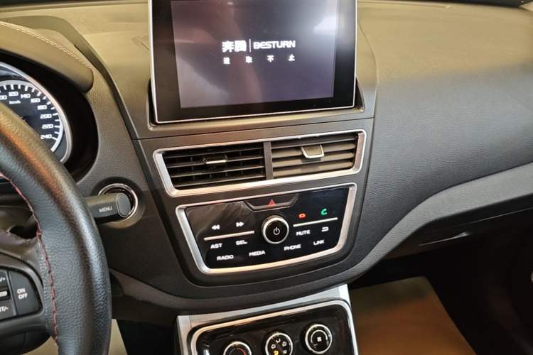Used Bestune X40 2019 1.6L Automatic Luxury Version China V Emission Standard Audio And AC Panel