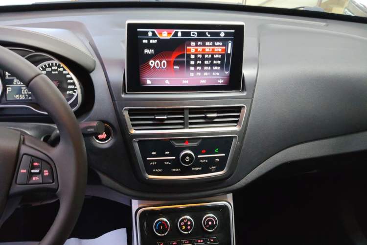 Used Bestune X40 2019 1.6L Automatic Luxury Edition China VI Audio And AC Panel