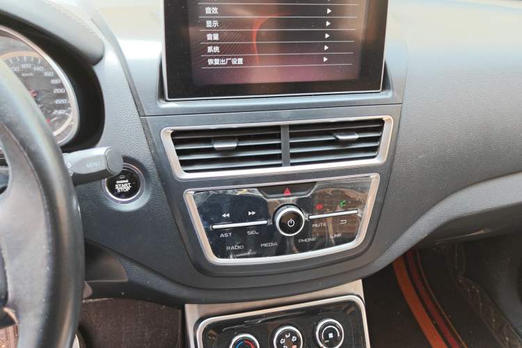 Used Bestune X40 2019 1.6L Automatic Luxury Edition China VI Audio And AC Panel