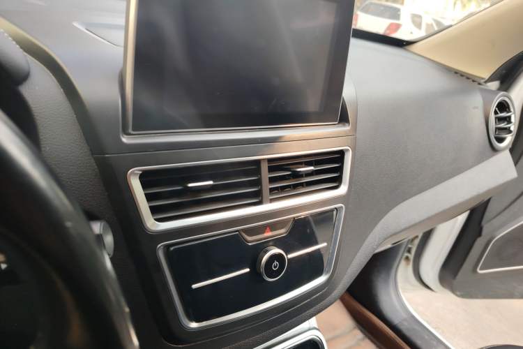 Used Bestune X40 2019 1.6L Automatic Connected Smart Cool Version China V Emission Standard Audio And AC Panel