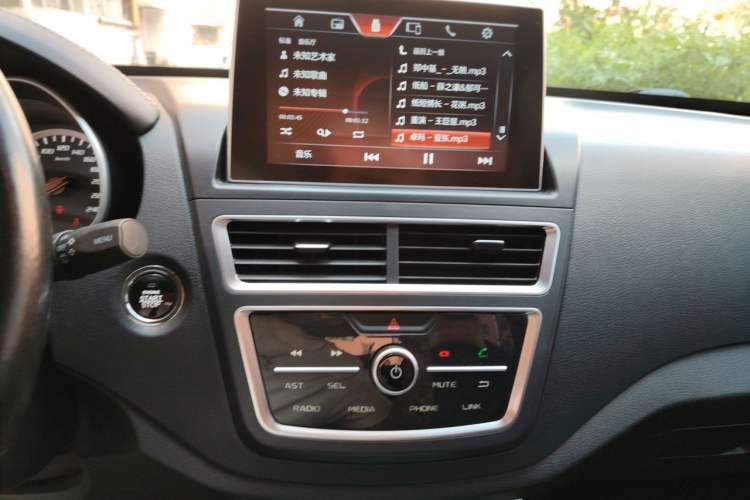 Used Bestune X40 2019 1.6L Automatic Luxury Edition China VI Audio And AC Panel