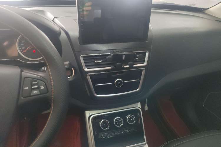 Used Bestune X40 2019 1.6L Manual Connected Smart Cool Version China V Audio And AC Panel