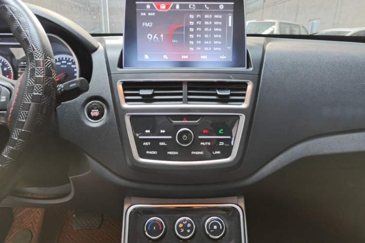 Used Bestune X40 2019 1.6L Automatic Luxury Edition China VI Audio And AC Panel