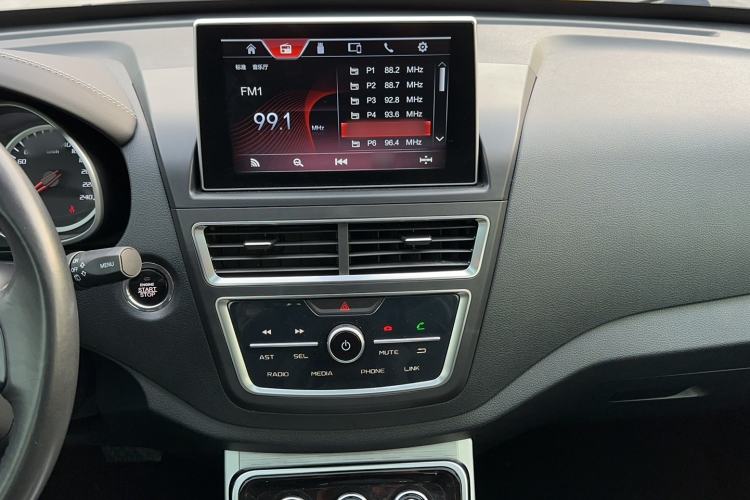 Used Bestune X40 2019 1.6L Automatic Connected Smart Cool Version China V Emission Standard Audio And AC Panel